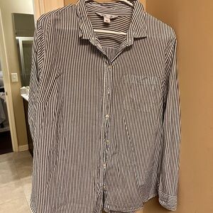 Old Navy Black and White Striped Casual Shirt